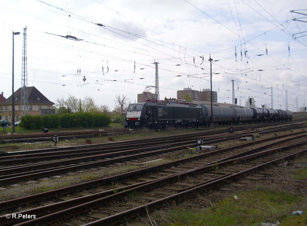 ES64 F4 084 mit Kesselzug durch Eisenh�ttenstadt 21.04.10