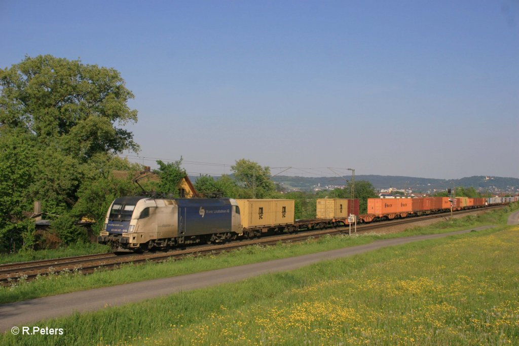 Es64 U2 019 mit Containerzug bei P�lling. 13.05.11