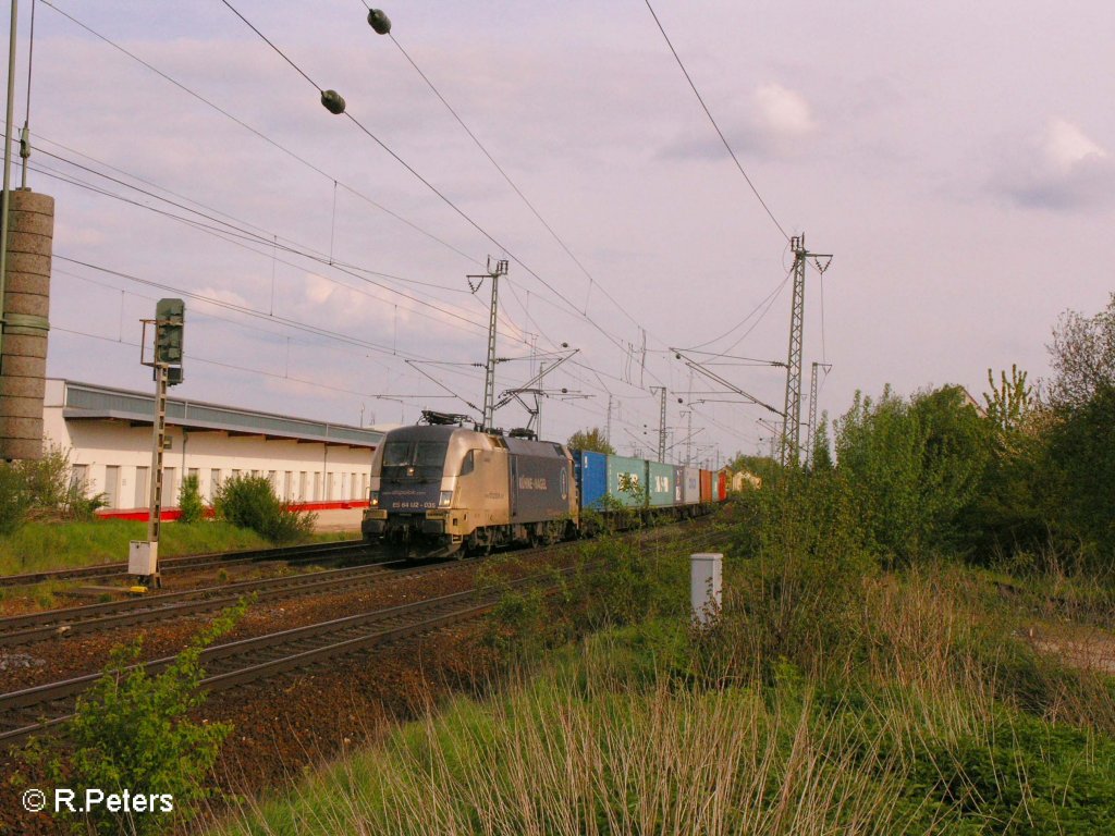 ES64 U2 035 durchf�hrt Obertraubling mit ein Containerzug. 03.05.08