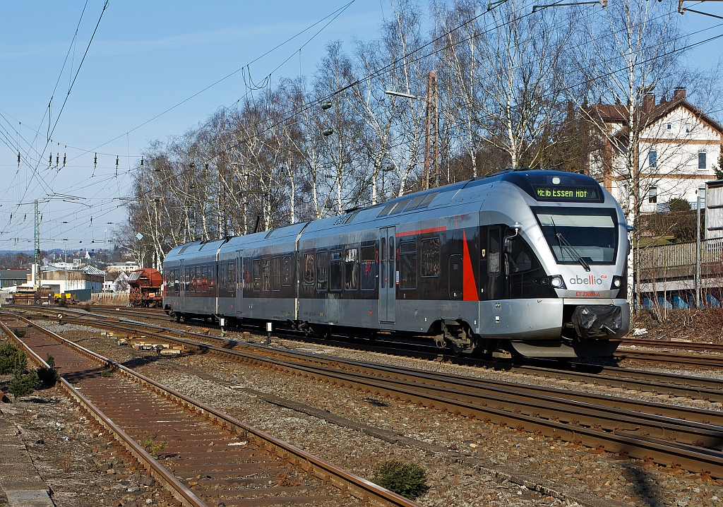 ET 23 001(3-teiliger Stadler Flirt) der Abellio Rail NRW fhrt am 11.02.2012 kurz vor dem Bf Kreuztal. Er fhrt die Strecke Siegen-Hagen-Essen (RE 16 Ruhr-Sieg-Express). Die dreitelige Variante des FLIRT hat eine Hchstgeschwindigkeit von 160 km/h.