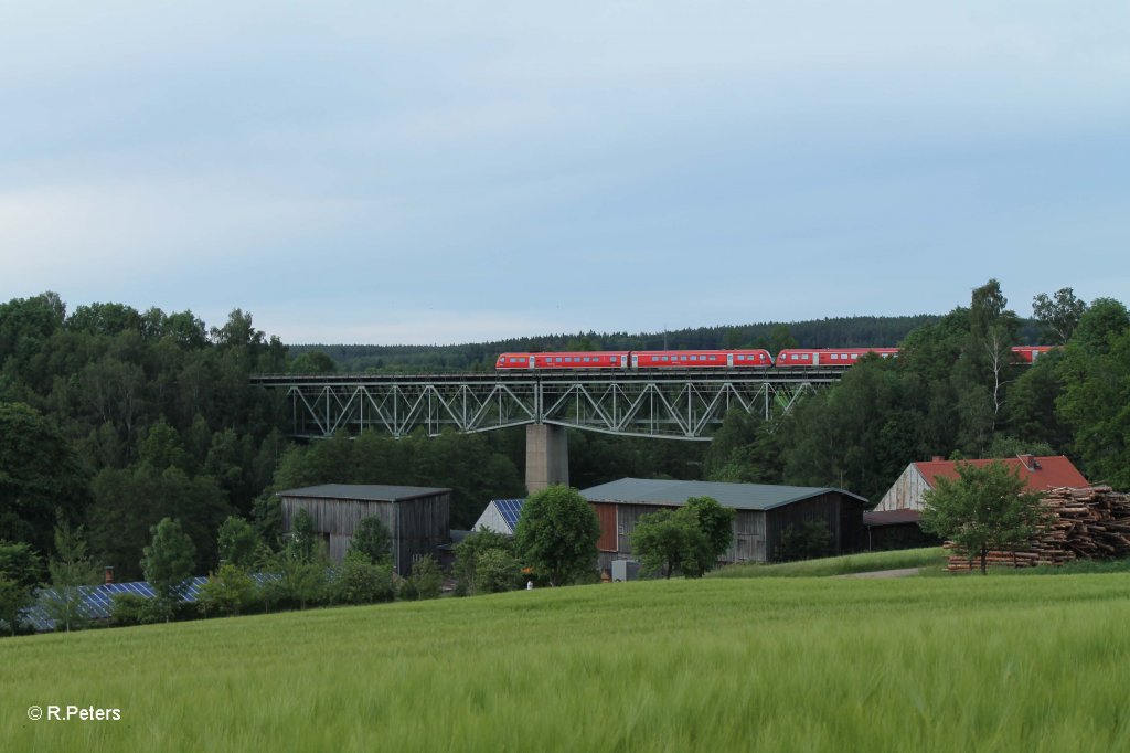 Franken-Sachsen-Express auf dem Viadukt in Unterth�lau. 14.06.13