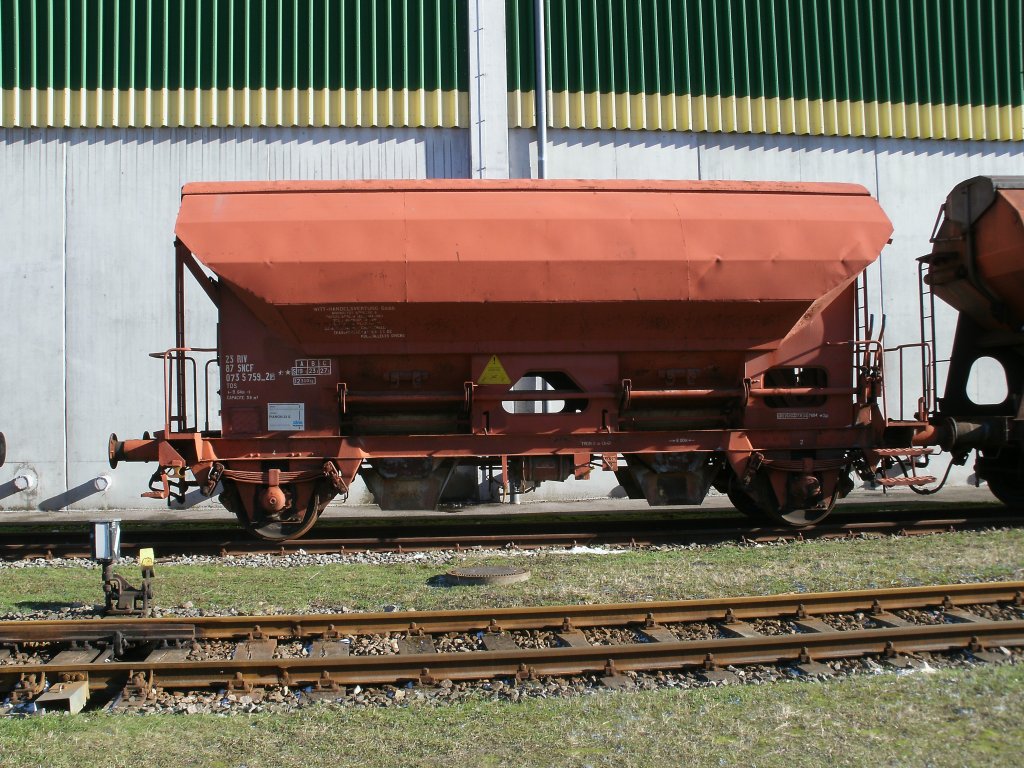 Franz�ssischer Sch�ttgutwagen Tds 23 87 073 5 759-2 am 12.Februar 2011 in Stralsund Nordhafen.