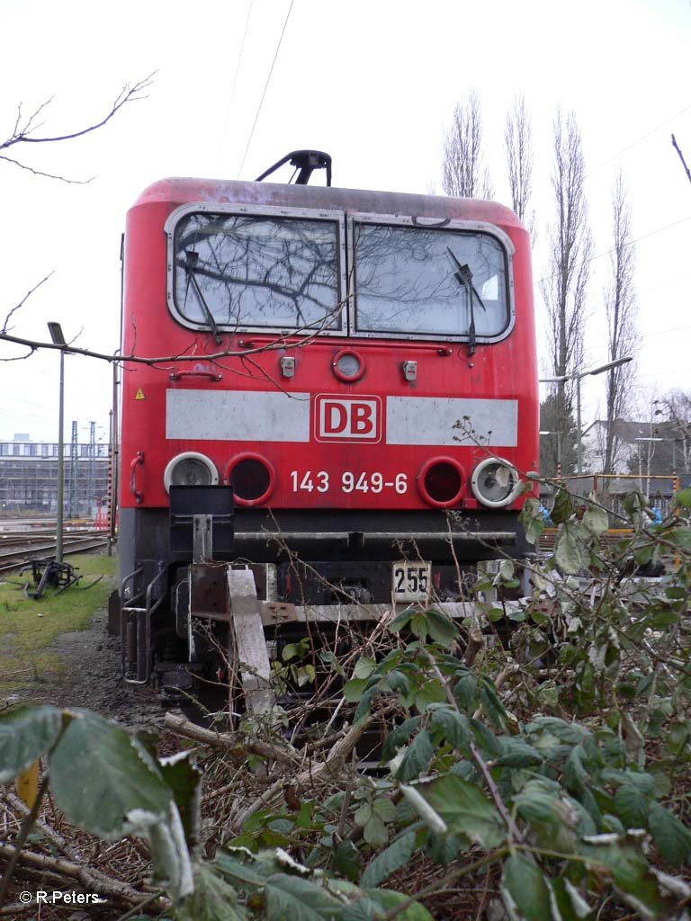 Frontansicht von 143 949-6 im BW D�sseldorf-Altstadt. 06.01.06
