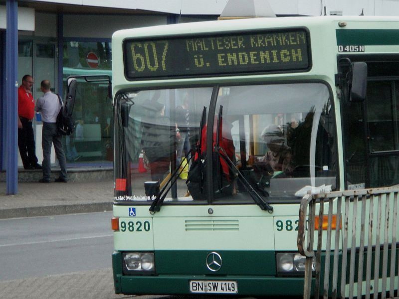 Frontansicht vom 9820 am Bonner ZOB