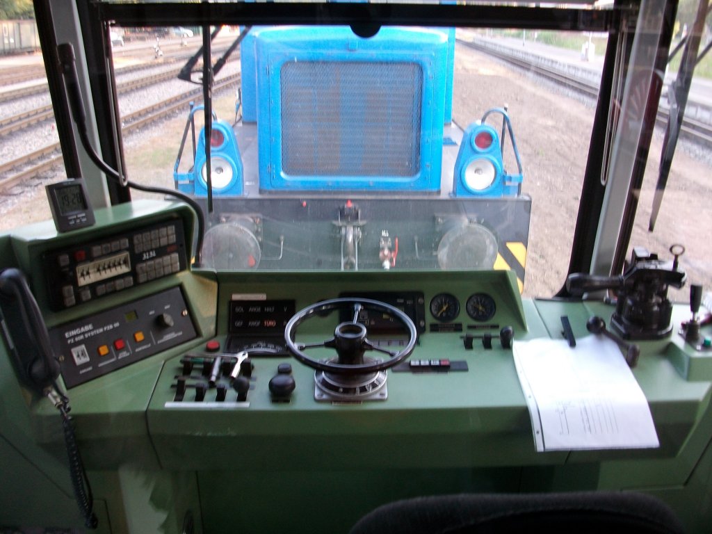 F�hrerstand einer Ferkeltaxe in Putbus.