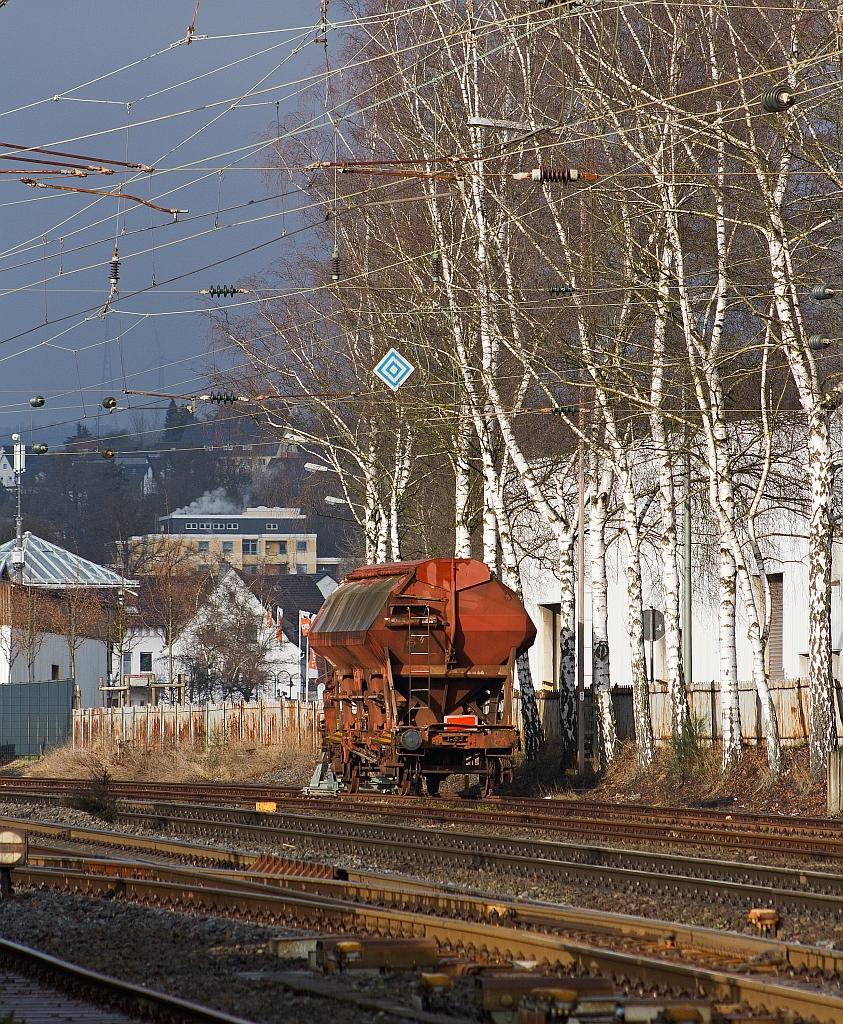 Gedeckte Schttgutwagen mit dosierbarer Schwerkraftentladung und zwei Radstzen (Tds), abgestellt am 14.01.2012 in Kreuztal.
