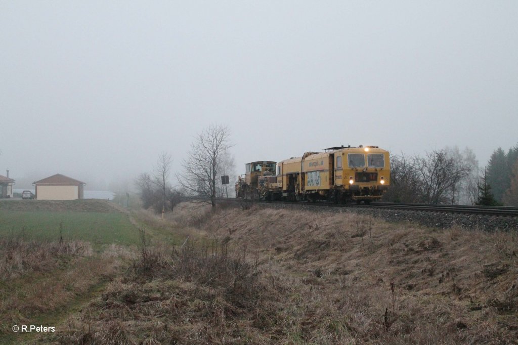 Gleisstopfmaschine bei Waldershof nach N�rnberg. 24.11.12