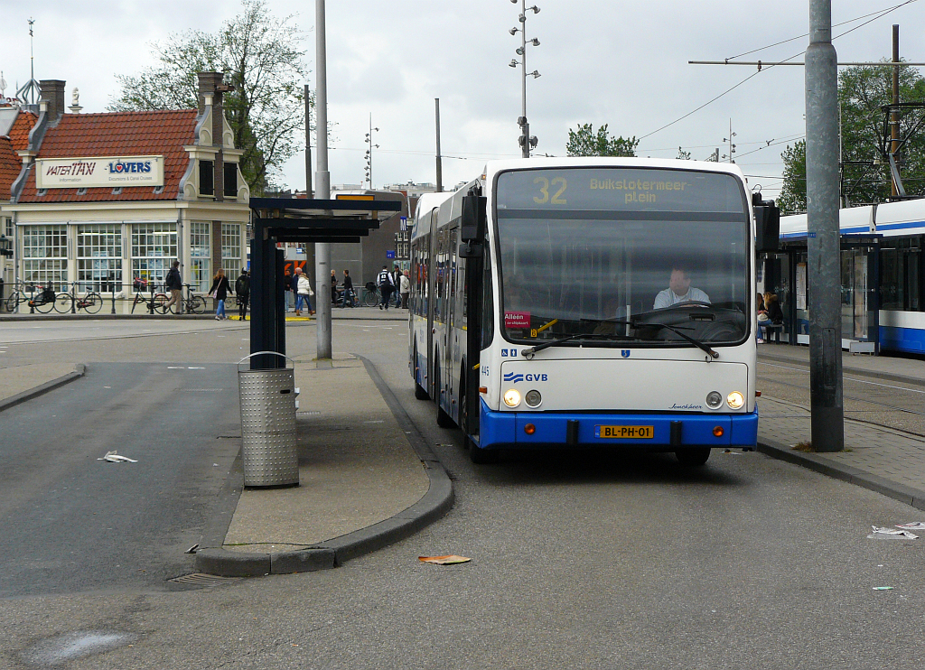 GVBA Bus 445 Amsterdam Centraal Station 27-05-2011.