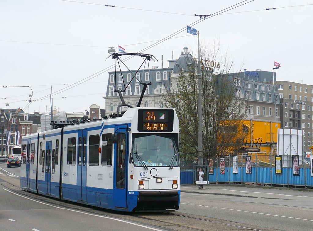 GVBA TW 821 Prins Hendrikkade, Amsterdam 17-04-2013.

GVBA tram 821 Prins Hendrikkade, Amsterdam 17-04-2013.