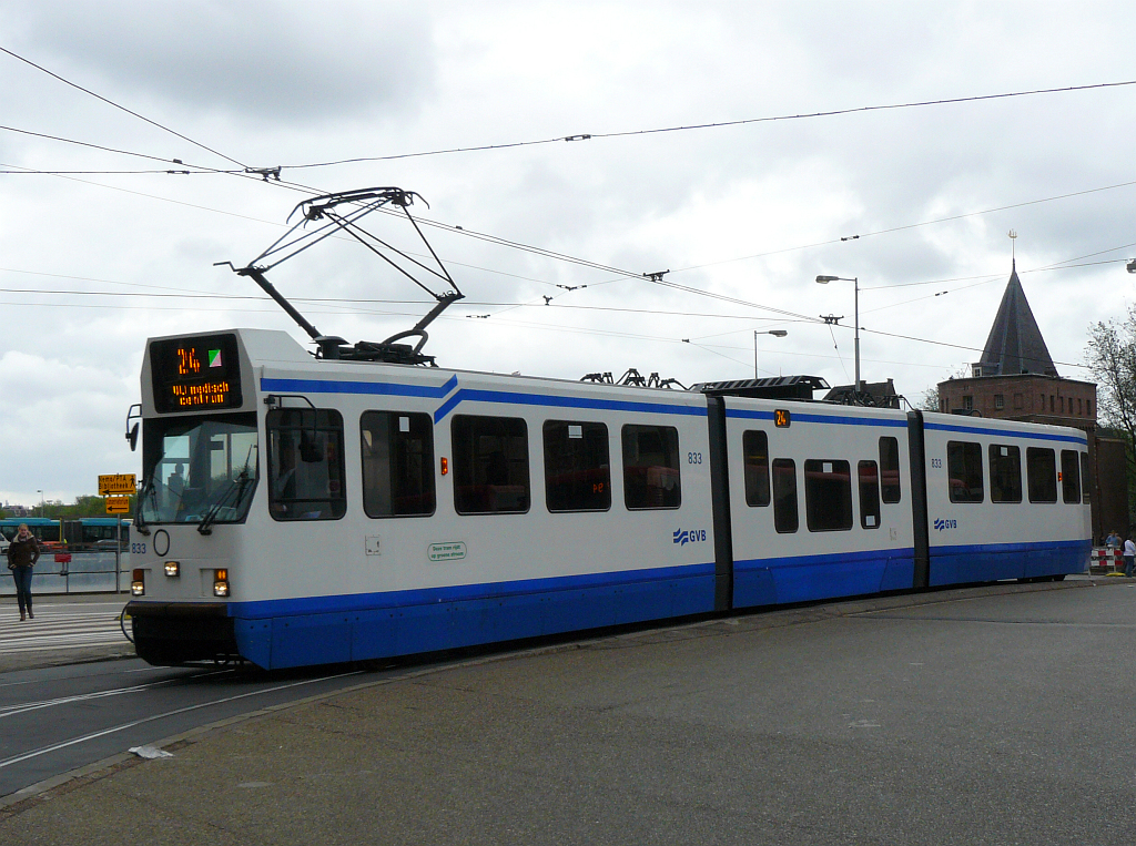 GVBA TW Nummer 833 Stationsplein Amsterdam 27-05-2011.