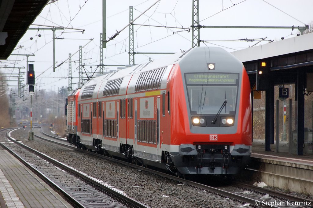 Hier der Neue IRE  Magdeburg-Berlin-Express  auf der Er�ffungsfahrt mit 3 neuen Dostos, bei der Durchfahrt in Brandenburg mit 160km/h. Geschoben wurde dieser Zug von der Magdeburgerin 112 139. 12.12.2010  
