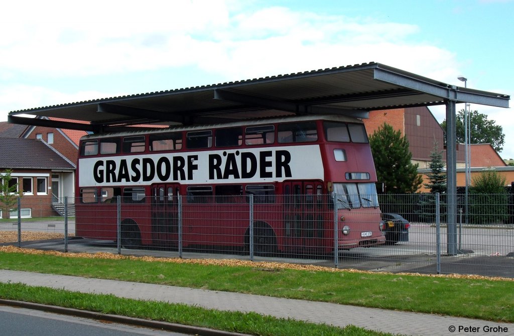 Historischer Doppelstockbus von B�ssing wirbt f�r R�der der Fa. Grasdorf Wennekamp GmbH, fotografiert am 22.07.2012 in Sottrum
