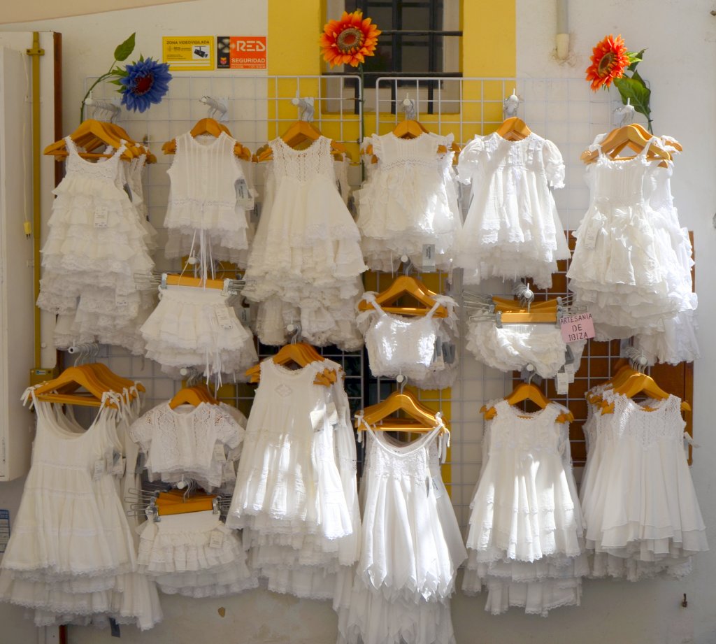 Ibizamode f�r kleine M�dchen, aufgenommen am 07.05.2013 in Ibiza-Stadt.