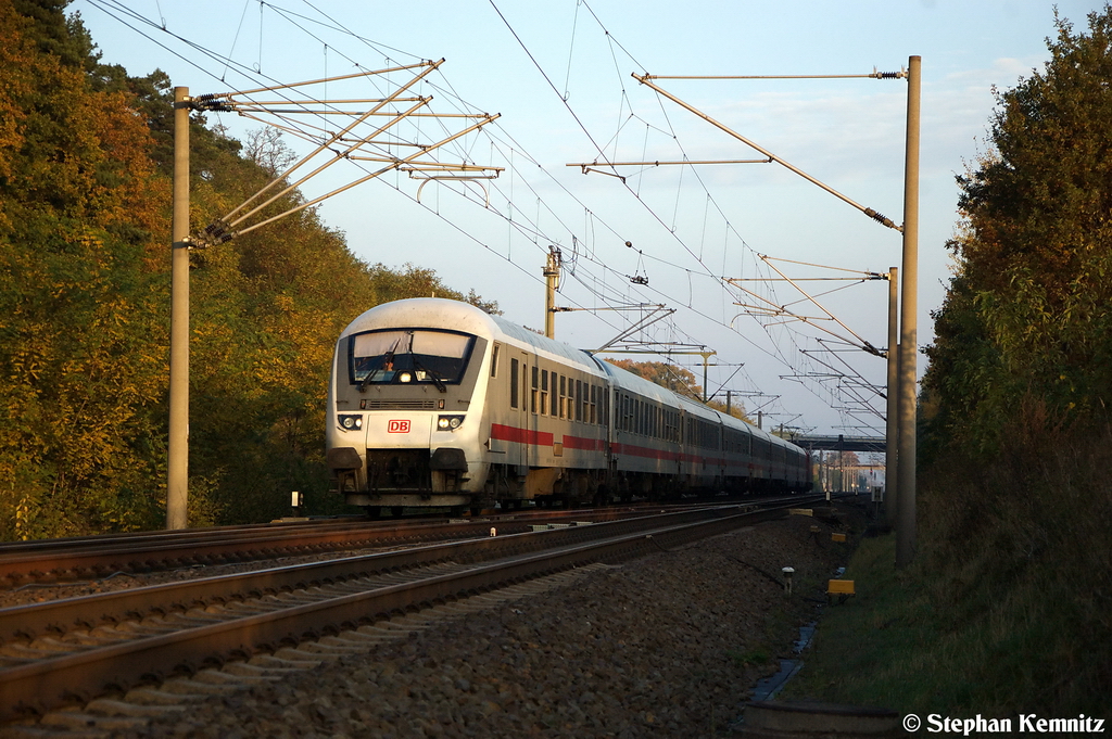 IC 2813 f�r ICE 875 von Berlin Ostbahnhof nach Basel SBB bei Nennhausen und geschoben hatte die 120 156-5. 21.10.2012