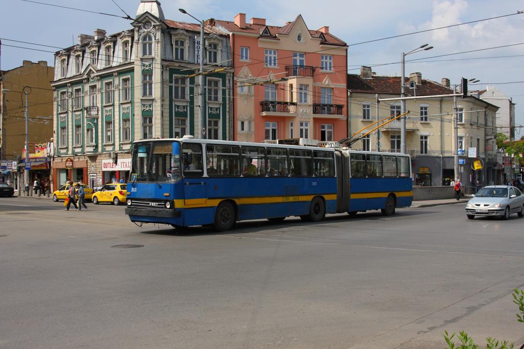 Ikarus Z 80 T, ein O-Bus und Gliederbus, war am 6.5.2013 in der bulgarischen
Hauptstadt im Einsatz.