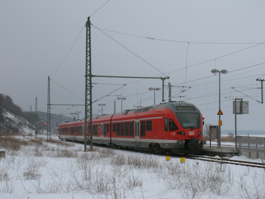 In Lietzow wartete 429 030-0,am 14.Februar 2012,auf Anschlureisende nach Binz.