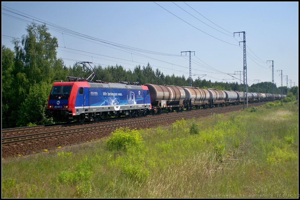 InfraLeuna 482 037 mit Kesselwagen-Zug am 18.06.2013 in der Berliner Wuhlheide