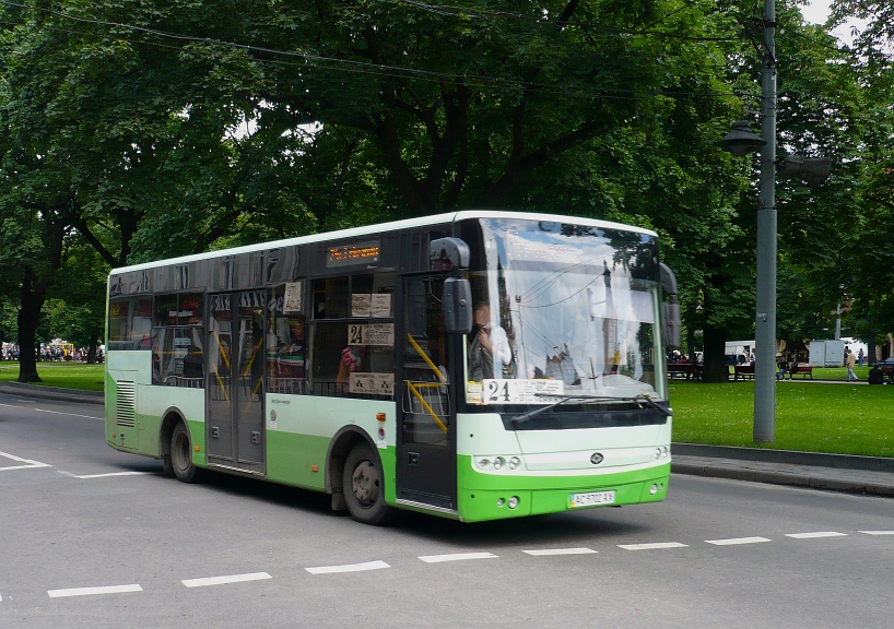 Isuzu-Bogdan А09280 Stadtbus fotografiert auf deer Prospekt Svoboda in Lviv, Ukraine 25-05-2010.