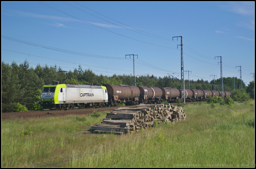ITL 185 542, ausgeliehen von Captrain, mit einem Kesselwagen-Zug am 05.06.2013 in der Berliner Wuhlheide