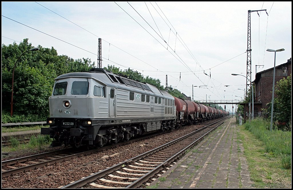 ITL W 232.09 / 232 209 fuhr mit Kessel am 10.06.2010 durch Wustermark-Priort (ex GATX, ex Bombardier, ex EBG, ex SZD TE 109 026)