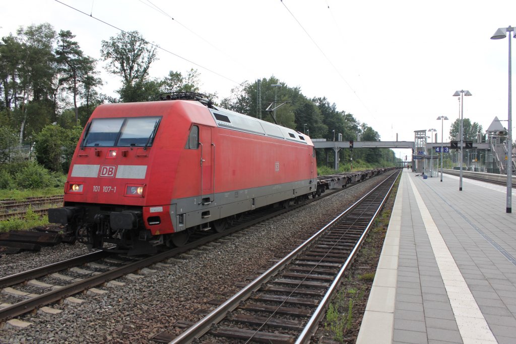 JA die 101 107-1 war am 27.07.2011 im G�terzug dienst Eingeteilt und Durchfuhr den Bahnhof Tostedt von Bremen Komment nach Hamburg. Sie Fuhr um 15:57 Uhr Durch Tostedt.  