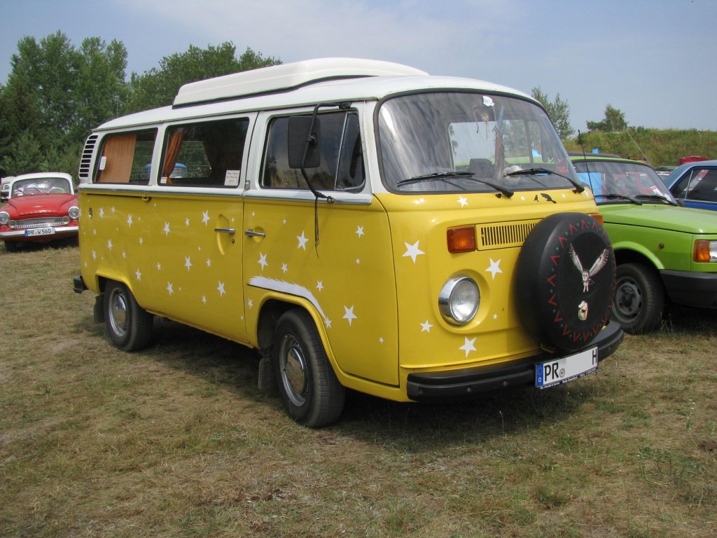 Kleinbus VW T 2 aus dem Landkreis Prignitz (PR) beim 12. Perleberger Oldtimer- und Militrfahrzeugtreffen, Flugplatz Perleberg [10.07.2010]
