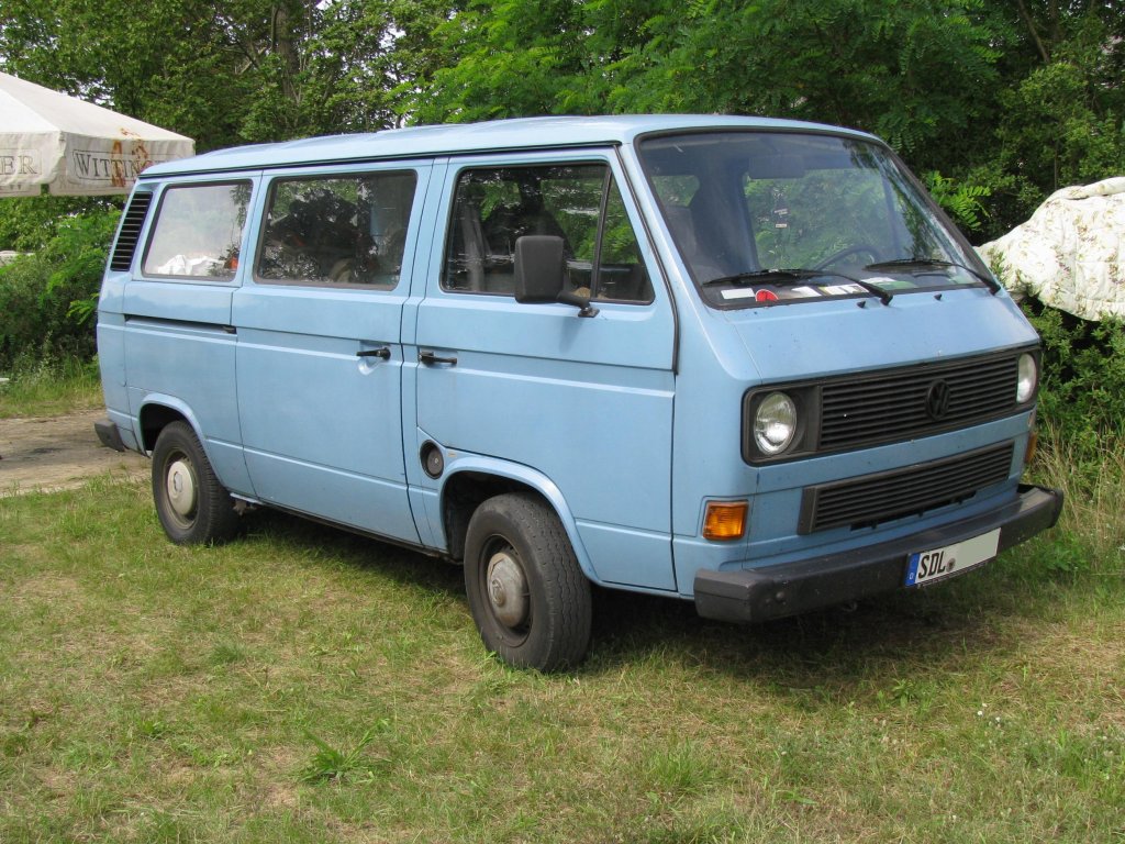 Kleinbus VW T 3 aus dem Landkreis Stendal (SDL) fotografiert beim 13. Perleberger Oldtimer- und Militrfahrzeugtreffen, Flugplatz Perleberg [10.07.2011] 