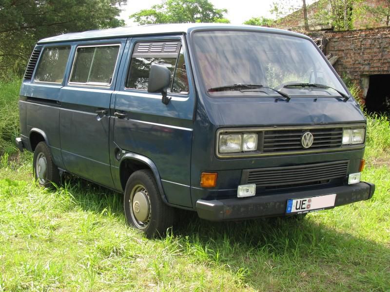 Kleinbus VW T 3 aus dem Landkreis Uelzen (UE) fotografiert beim 13. Perleberger Oldtimer- und Milit�rfahrzeugtreffen, Flugplatz Perleberg [10.07.2011]
