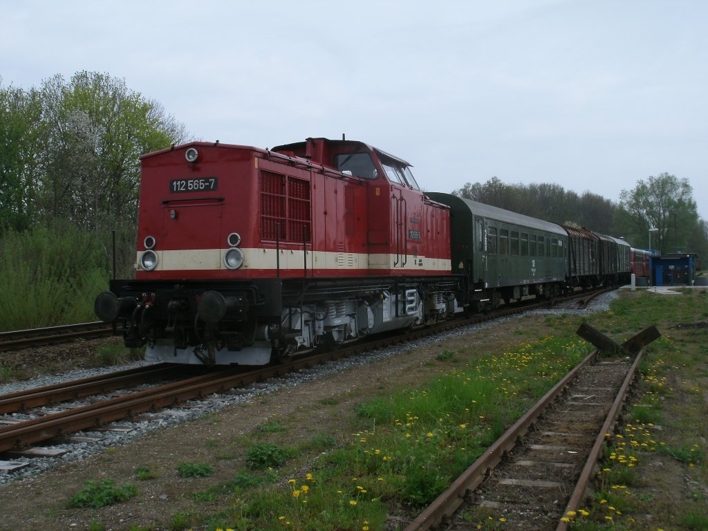 Leider war am Morgen,vom 10.Mai 2013,118 770 noch nicht da,daf�r standen in Putbus schon die PRESS 112 565-7 und der LVT 172 171-1/132-3.