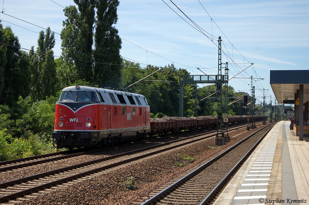 Lok 20 (228 501-3) WFL - Wedler & Franz Lokomotivdienstleistungen GbR mit einem Schotterzug in Berlin Jungfernheide und brachte diesen Zug zur Beusselstra�e und kam dann als Lz wieder zur�ck. 23.07.2012 