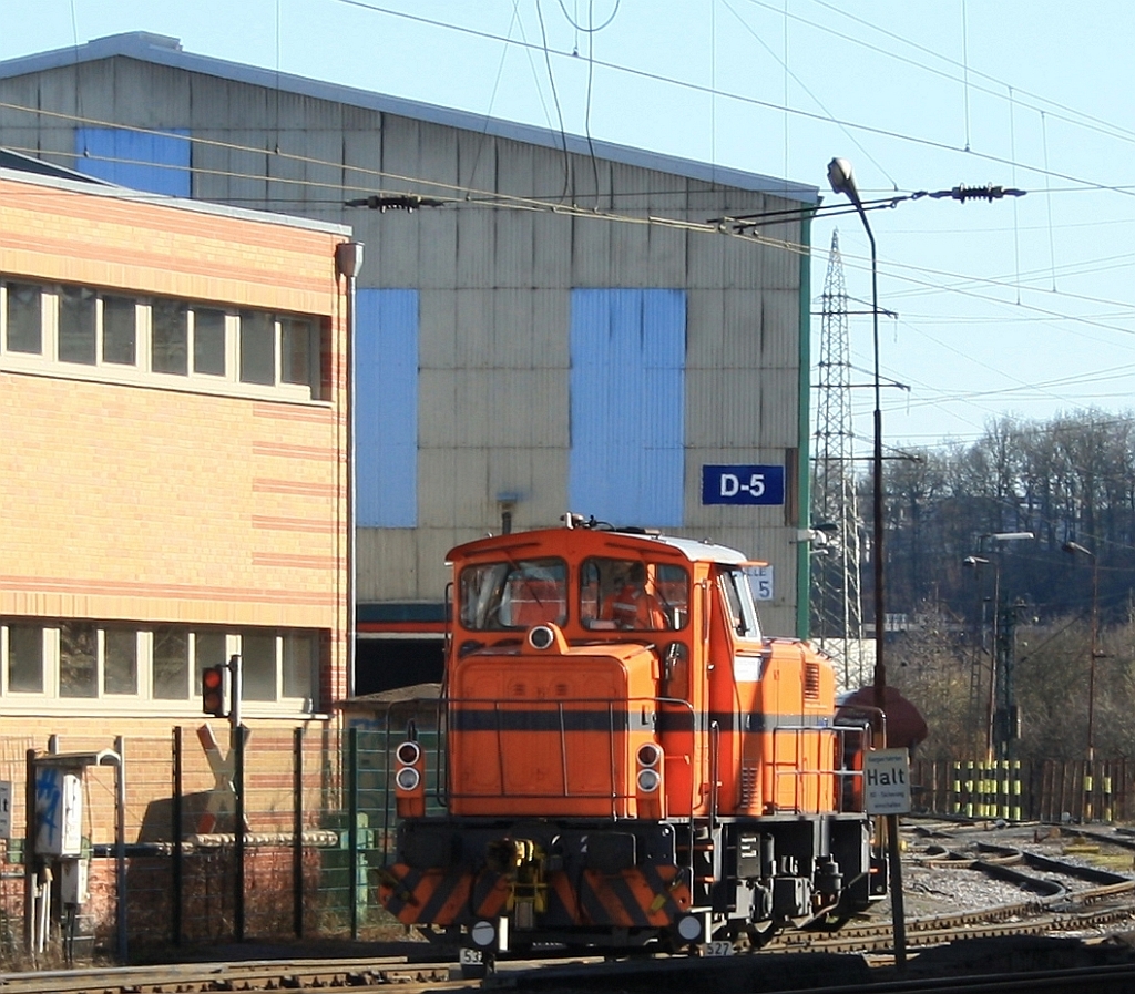 Lok 4 (ERNA) der Deutschen Edelstahlwerke (DEW), zuvor Edelstahlwerke Sdwestfalen, auf den Werksgleisen am 19.03.2011 in Siegen-Geisweid. Die Lok ist eine Mak G 500 C.
