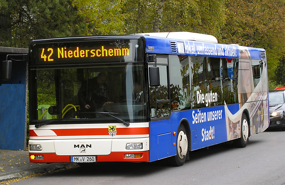 L�denscheid: MAN - Bus (MK - V 260) mit dem Wappen der MVG im M�rkischen Kreis als Linie 42 beim Haltepunkt Hasenkamp - gesehen im Okt. 2010 