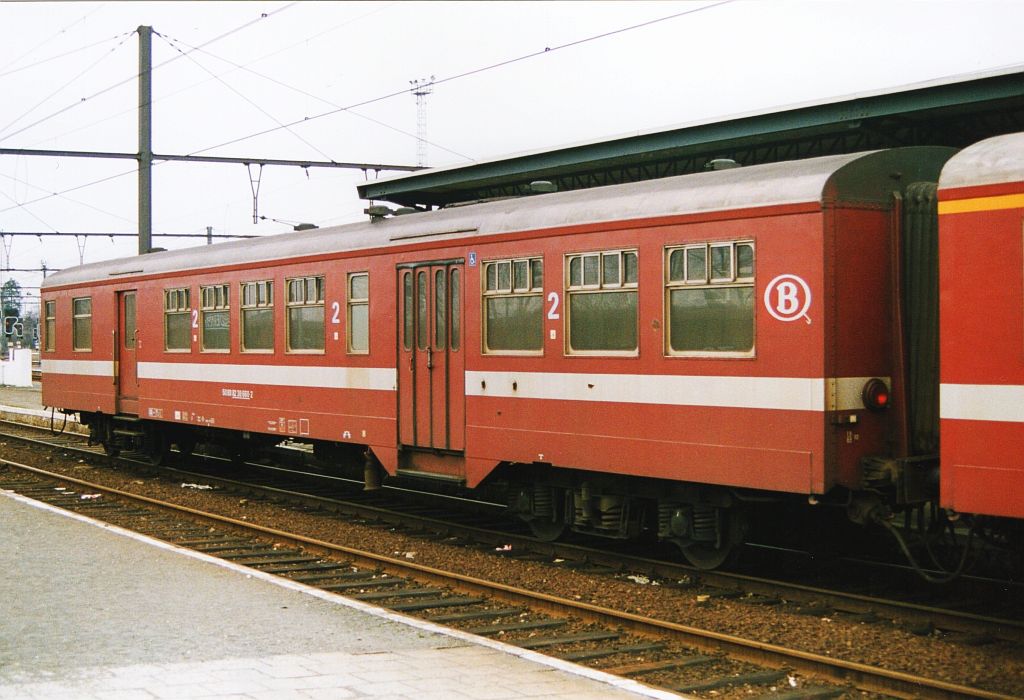 M2 Personenwagen BD mit nummer 50 88 82 48 660-2 der NMBS in Dendermonde Belgien 01-02-1994. Bild und scan: Hans van der Sluis.


NMBS BD rijtuig type M2 met nummer 50 88 82 48 660-2 en invalide pictogram Dendermonde Belgi 01-02-1994. Scan van foto.