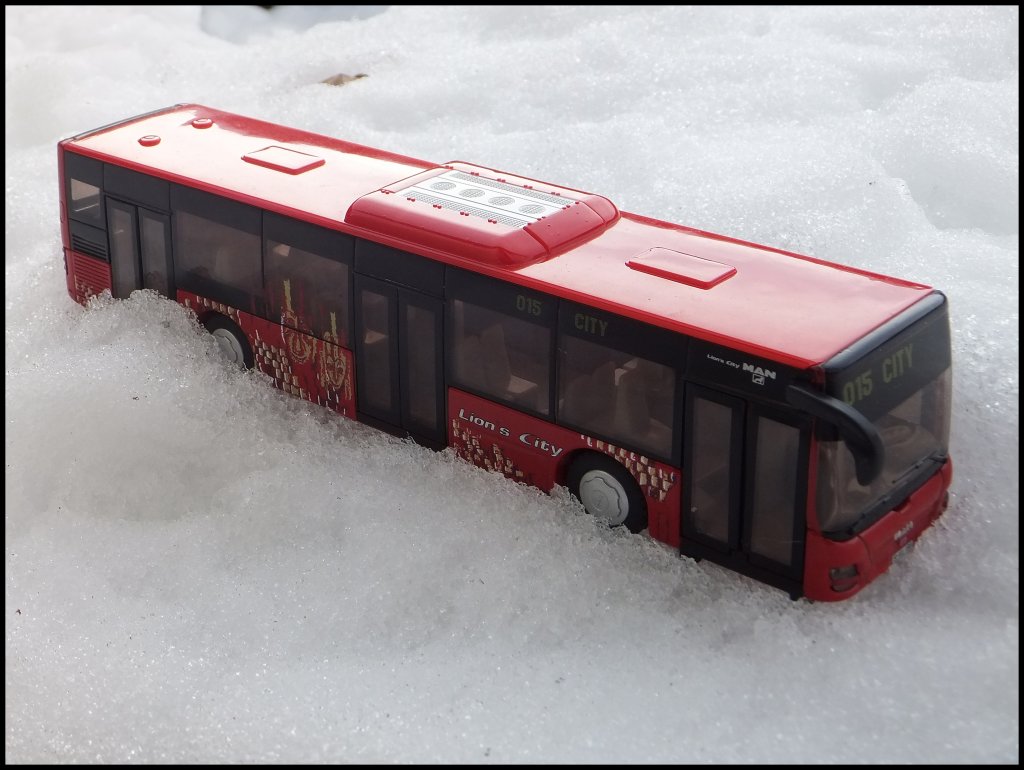 MAN Lion's City von Siku in Sassnitz.

