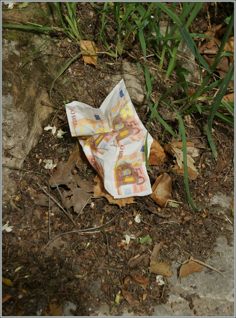 Manchmal liegt das Geld am Boden, doch wenn man auf dem Grund geht, merkt man schnell, dass dem nicht so ist. 
Luxembourg, den 14. Juni 2013