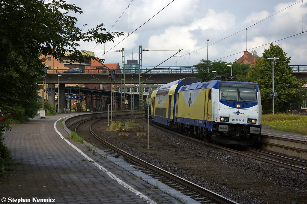 ME 146-16  Celle  (146 516-0) metronom Eisenbahngesellschaft mbH mit dem metronomregional (MEr81617) von Hamburg-Harburg nach L�neburg, bei der Ausfahrt in Hamburg-Harburg. 31.08.2012