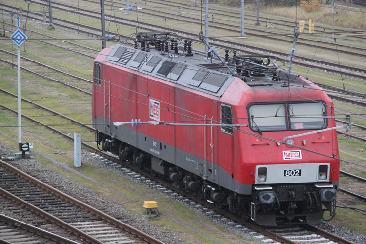 MEG 802 abgestellt im Lbecker Hbf und wartet auf den nchsten Einsatz von Lbeck Dnischburg nach Ingolstadt.31.10.2011