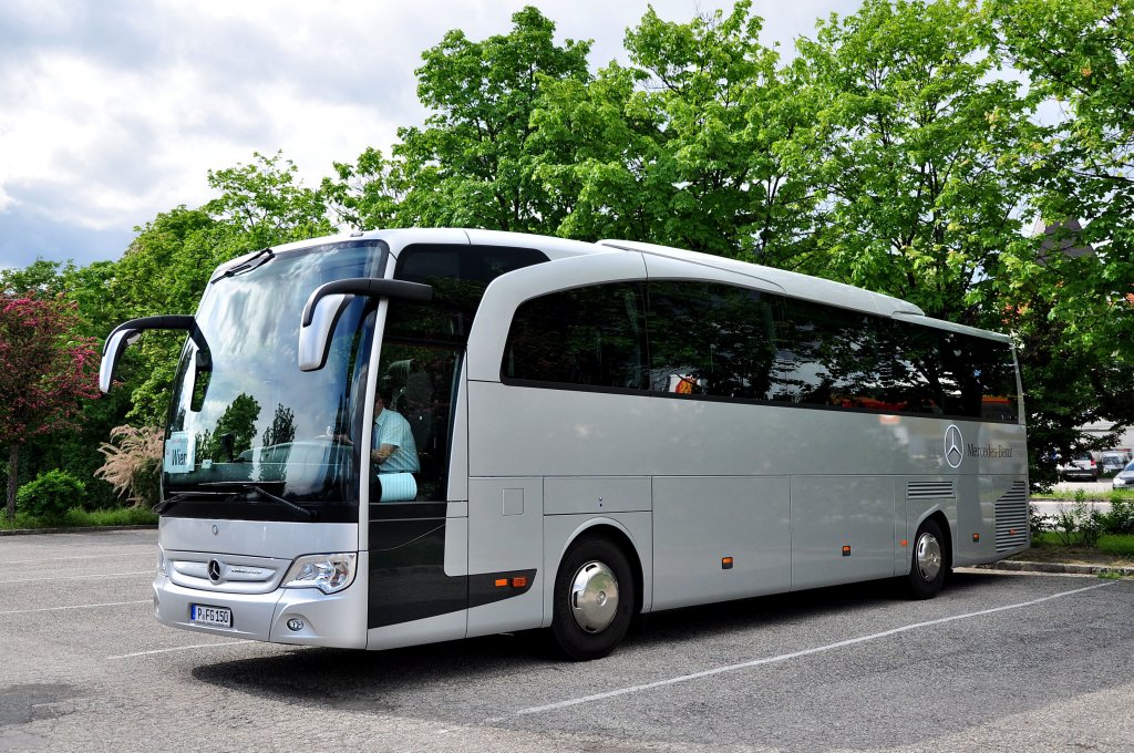 MERCEDES BENZ TRAVEGO aus der BRD am 13.5.2013 in Krems an der Donau. 