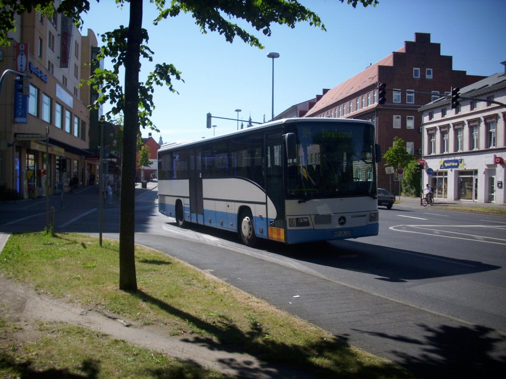 Mercedes Integro der Kraftverkehrsgesellschaft mbH Ribnitz-Damgarten in Stralsund.