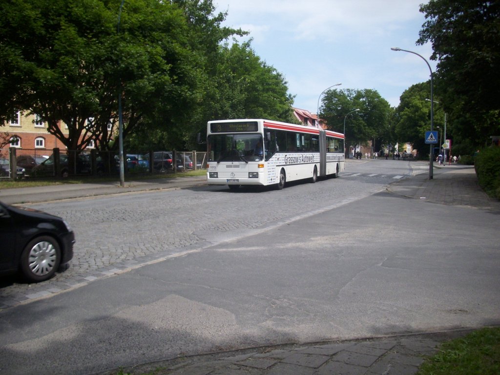 Mercedes O 405 der Stadtwerke Stralsund (SWS) in Stralsund.


