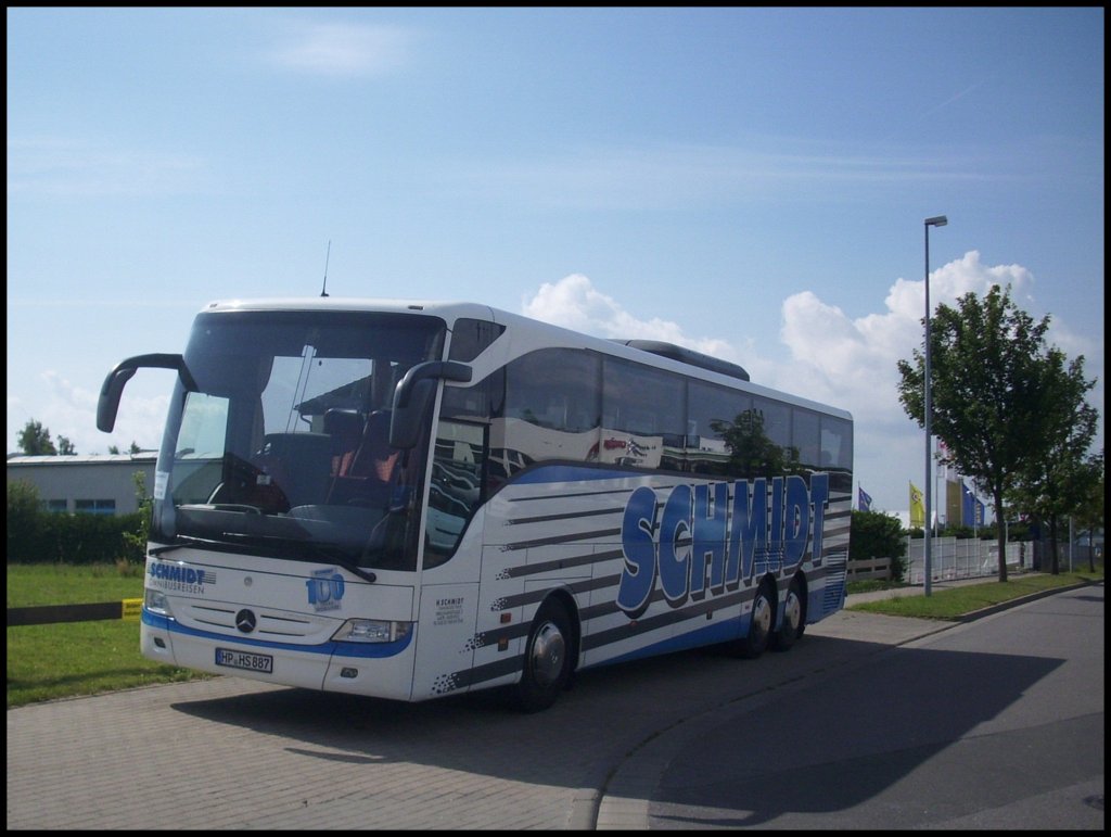 Mercedes Tourismo von Schmidt aus Deutschland im Sassnitzer Gewerbegebiet. 