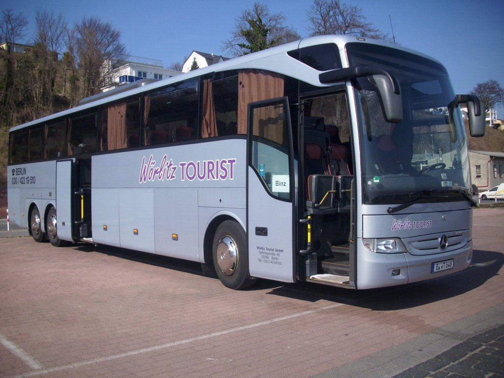 Mercedes Tourismo von Wrlitz Tourist aus Deutschland im Stadthafen Sassnitz.