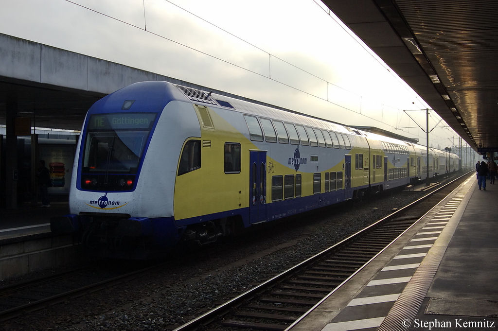 metronom (ME 82821) von Uelzen nach G�ttingen in Hannover Hbf. Gezogen von der 146 521-0. 25.10.2011