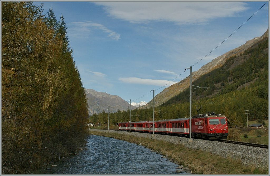 MGB HGe 4/4 mit ihrem Zug nach Zermatt kurz vor Tsch.
19. Okt. 2012