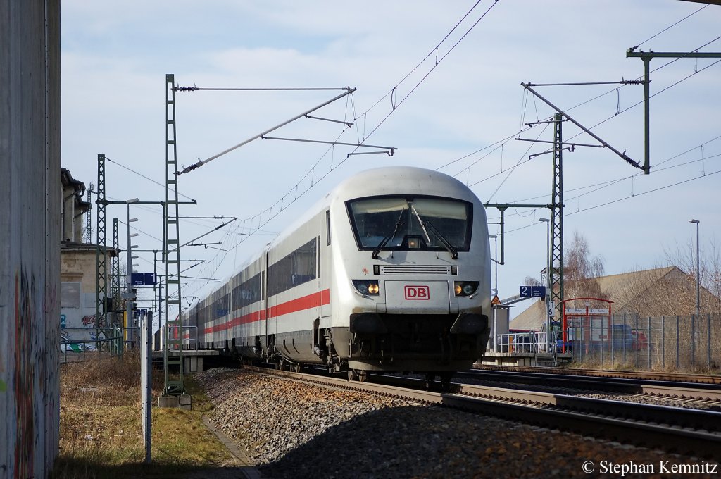 Mit ex-Metropolitan Steuerwagen voraus durchfahrt der ICE 1105 von Hamburg-Altona nach Berlin S�dkreuz den Bahnhof Friesack(Mark). Geschoben hatte die 101 131-1. 23.03.2011
