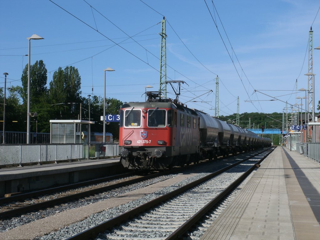 Mittwoch`s kommt zu 100% eine SBB-Cargo 421,von Mukran nach L�gerdorf,durch Bergen/R�gen gefahren.Am 01.Juni 2011 war es 421 375 die durch Bergen/R�gen kam