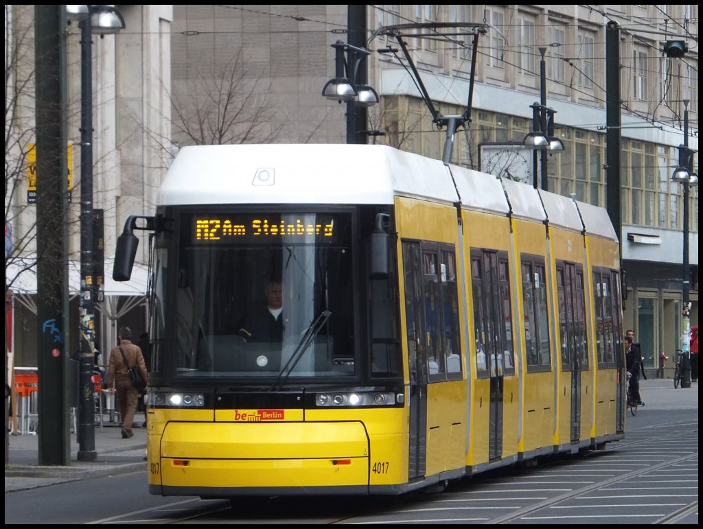 Moderne Stra�enbahn in Berlin am Alexanderplatz.