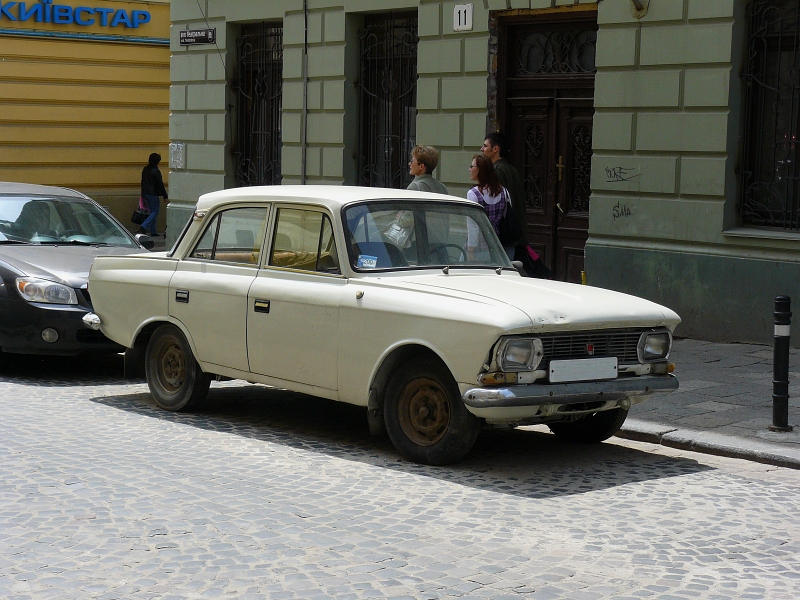 Moskvitch 2140 fotografiert in Lviv, Ukraine am 15-05-2010.
