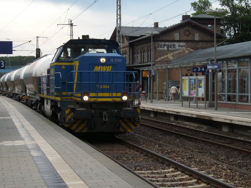 MWB V 2305 von Mukran nach Itzehoe am Abend vom 24.Juli 2009 bei der Durchfahrt durch Bergen/R�gen.