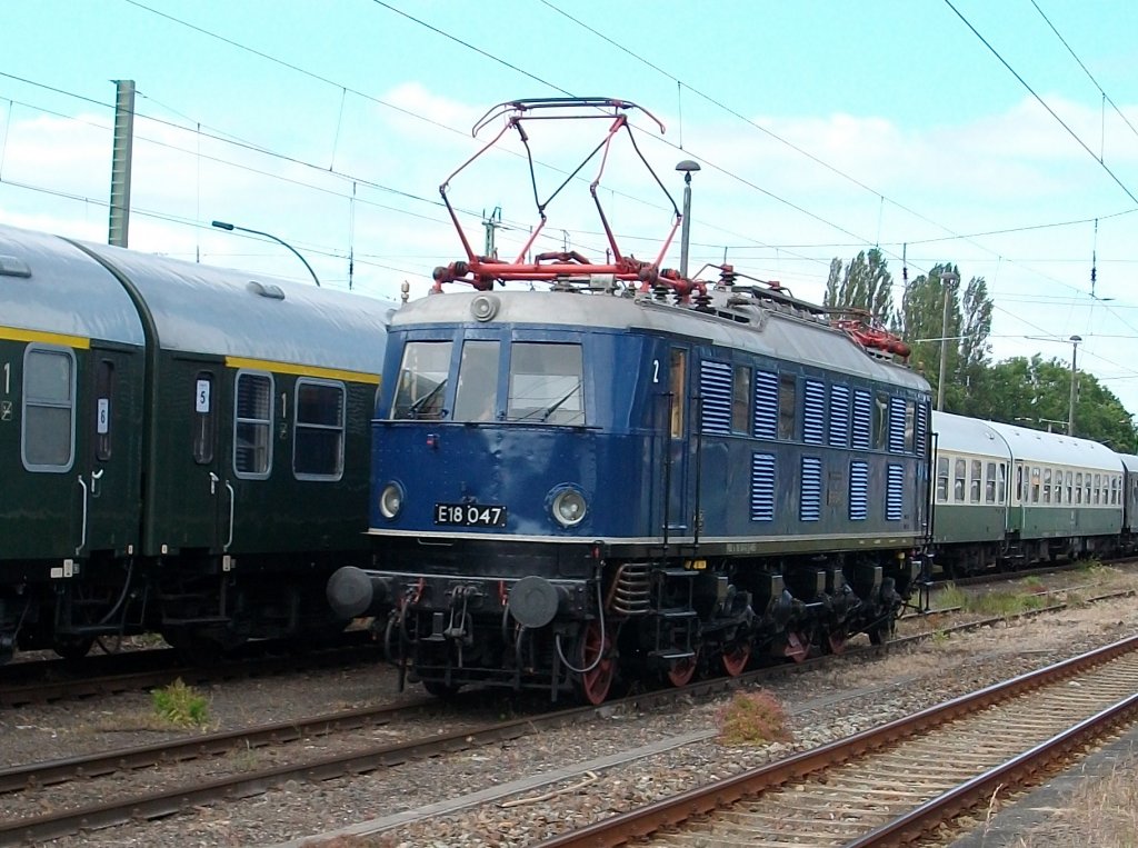 Nach dem Abstellen des Sonderzuges in Bergen/R�gen am 26.Juni 2010 setzte die Lok an das andere Zugende um.